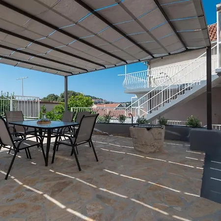 アパート Gravosa Stone House *